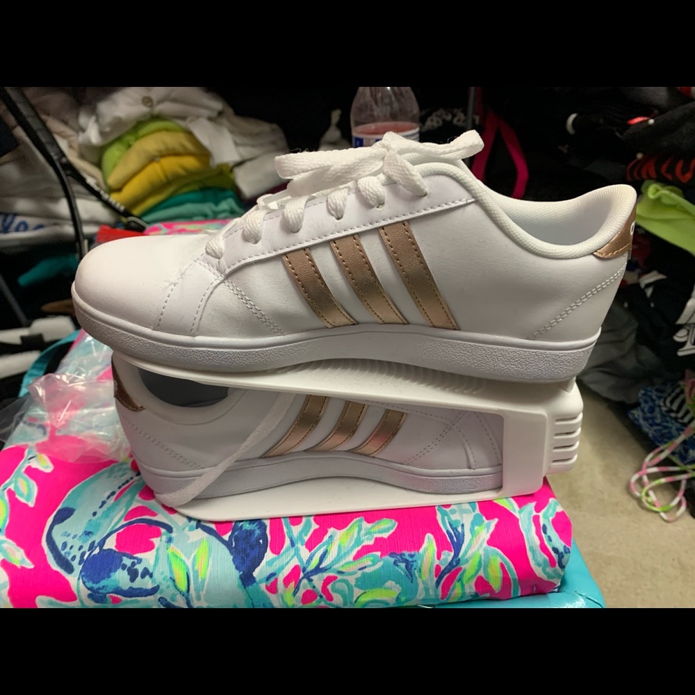 Adidas sneakers Girls SZ 5 women’s SZ 7